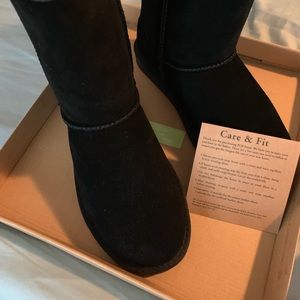 Women’s fur lined boots *BRAND NEW!*